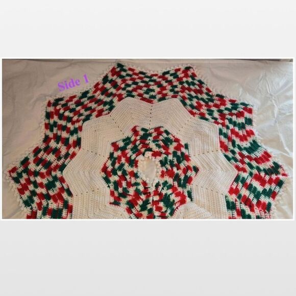 Vintage Christmas Tree Skirt Hand Crochet Snowflake Red Green White Grandma 70s - Picture 6 of 16